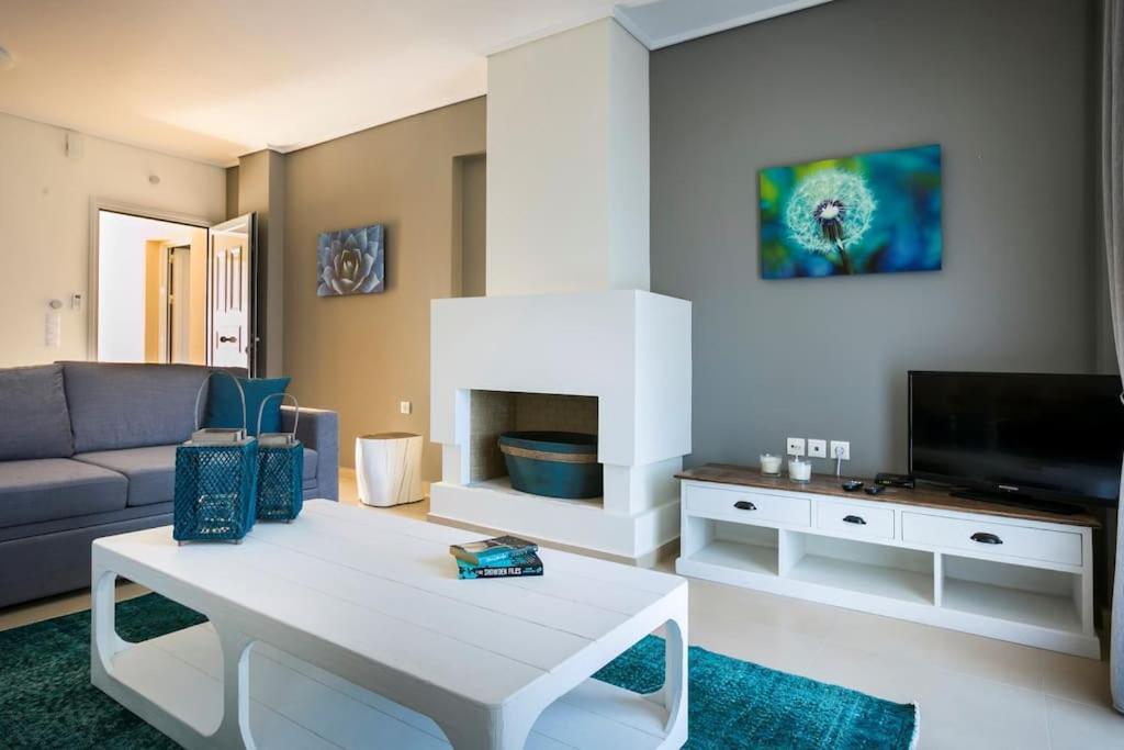 Eucalyptus Suite Sea View Каравомилос Екстериор снимка