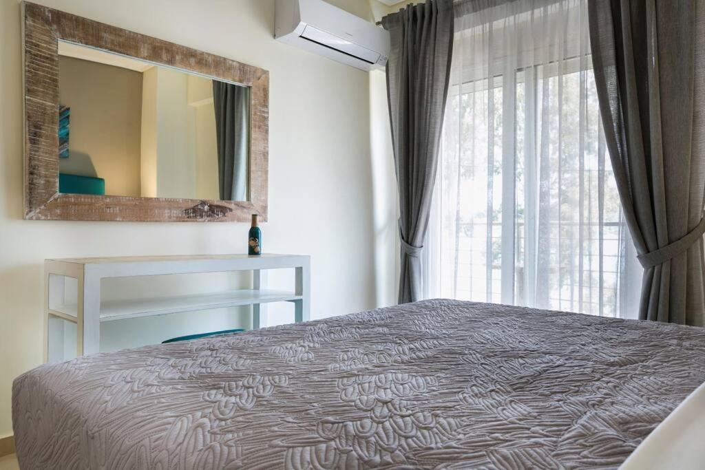 Eucalyptus Suite Sea View Каравомилос Екстериор снимка