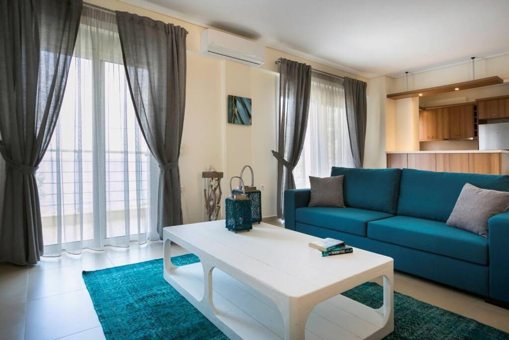 Eucalyptus Suite Sea View Каравомилос Екстериор снимка
