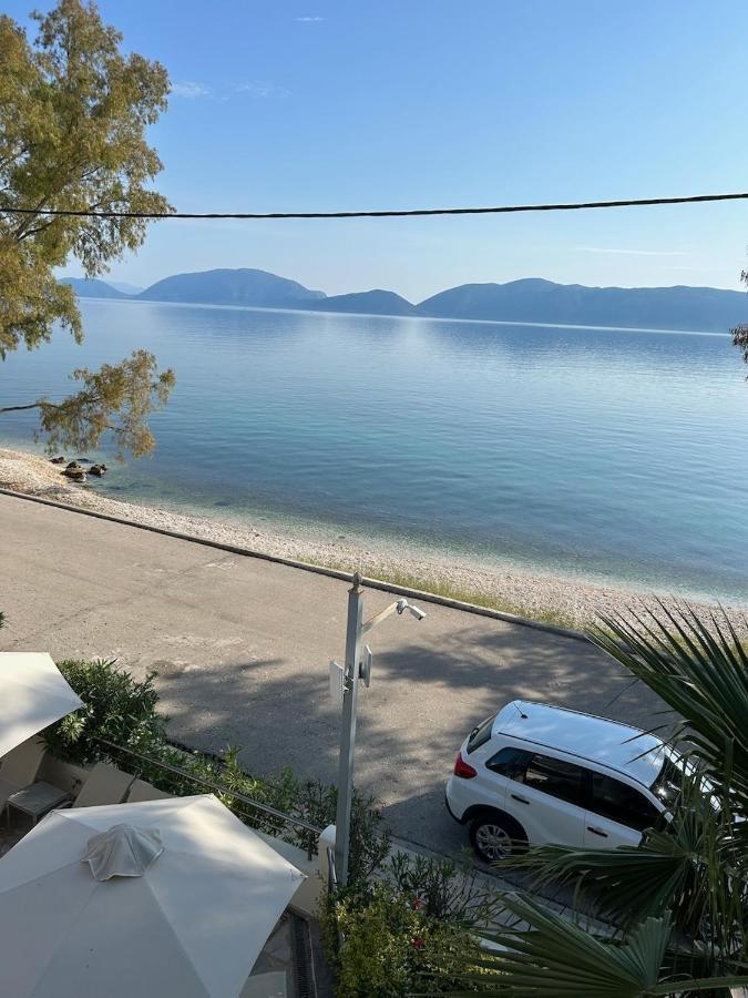 Eucalyptus Suite Sea View Каравомилос Екстериор снимка